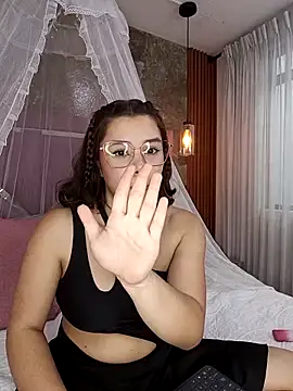 Snapshot of EmmaSulivan chatting on 15, 3, 2025 EmmaSulivan online show from 15, 3, 2025