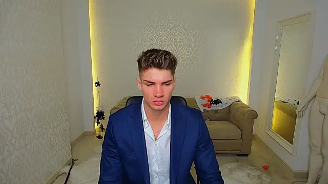 MaxKaiden online show from 30, 10, 2025