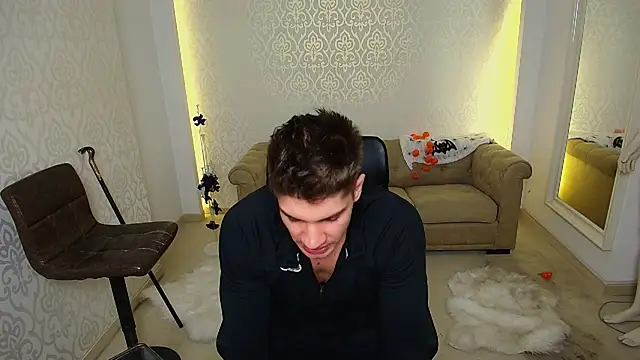 MaxKaiden online show from 4, 11, 2025