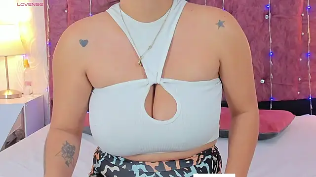 ValentinaGuerra online show from 15, 1, 2026