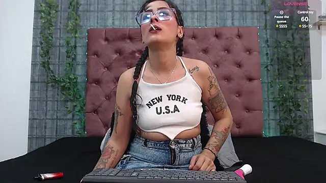 Snapshot of Mia__coluccy chatting on 17, 2, 2025 Mia coluccy online show from 17, 2, 2025