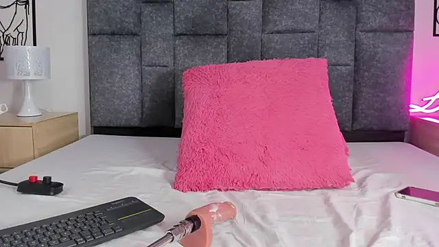 LindaaFoster online show from 26, 2, 2025