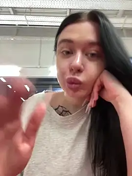 AlishaPrettyBlade online show from 4, 3, 2025