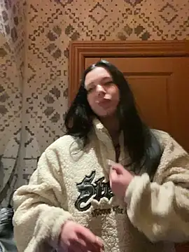 AlishaPrettyBlade online show from 6, 3, 2025