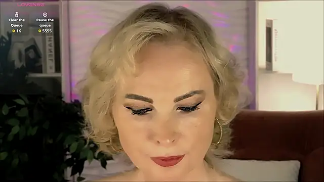 Snapshot of Sandra_Kind chatting on 24, 10, 2025 Sandra Kind online show from 24, 10, 2025