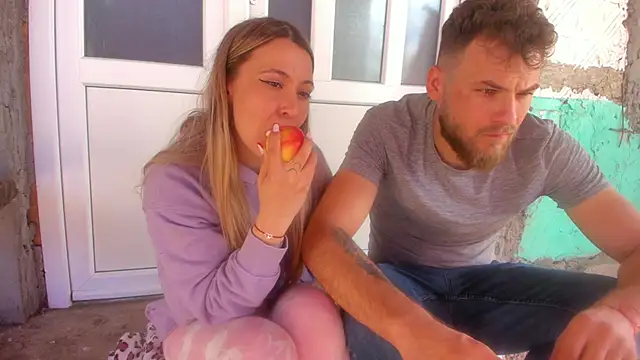 Snapshot of jake_and_melinda chatting on 11, 3, 2025 jake and melinda online show from 11, 3, 2025