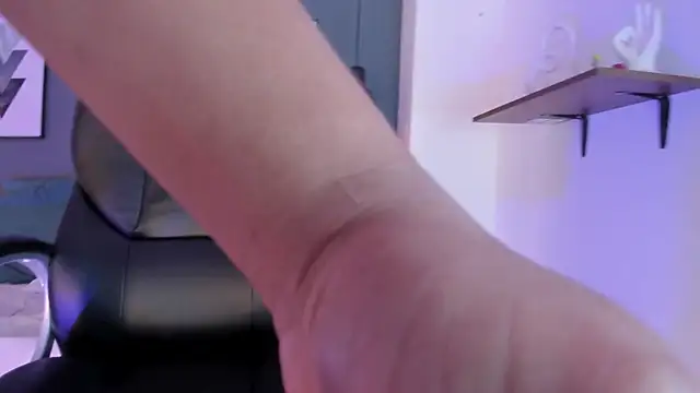 Snapshot of LianaSaez chatting on 27, 2, 2025 LianaSaez online show from 27, 2, 2025