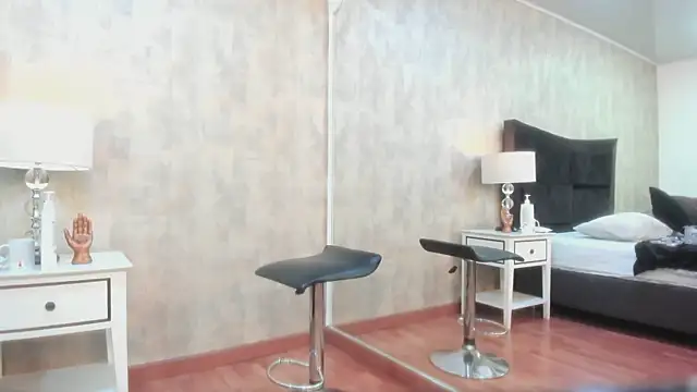 NahomyCarther online show from 19, 11, 2025