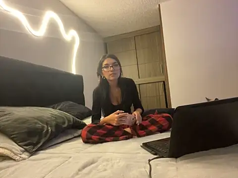 DesireLuxe online show from 27, 9, 2025