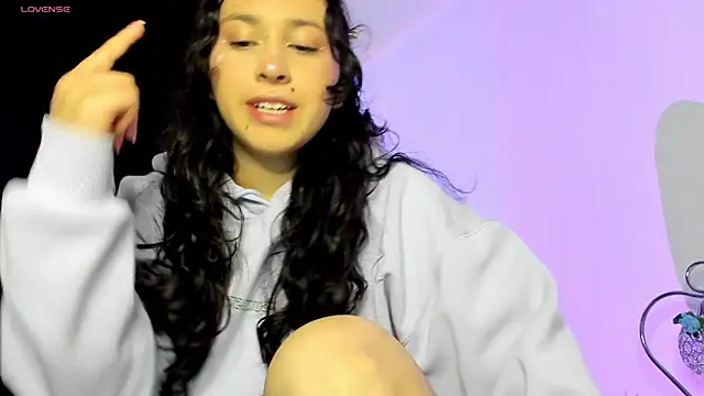 Snapshot of ammy_e chatting on 13, 11, 2025 ammy e online show from 13, 11, 2025