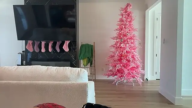 Snapshot of caylawatsun chatting on 24, 11, 2025 caylawatsun online show from 24, 11, 2025