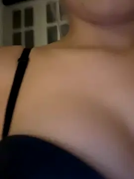 laraaaaaa online show from 4, 12, 2025