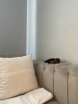 laraaaaaa online show from 12, 2, 2026