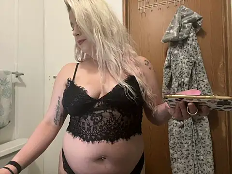 Snapshot of sexylilb17 chatting on 18, 3, 2025 sexylilb17 online show from 18, 3, 2025