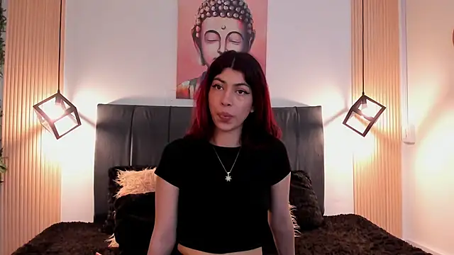 Snapshot of Cassie_bloom chatting on 8, 3, 2025 Cassie bloom online show from 8, 3, 2025