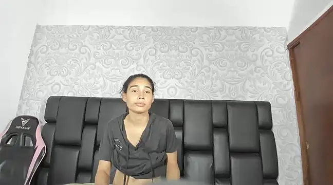 Snapshot of ElizaAndQuisha chatting on 12, 3, 2025 ElizaAndQuisha online show from 12, 3, 2025