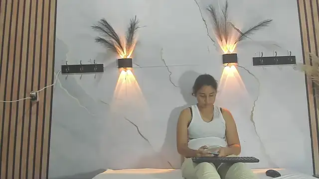 Snapshot of ElizaAndQuisha chatting on 18, 9, 2025 ElizaAndQuisha online show from 18, 9, 2025