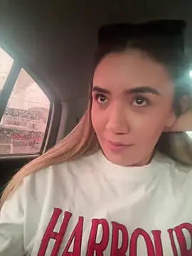 natashaleightt online show from 2, 3, 2025