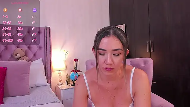 natashaleightt online show from 25, 9, 2025