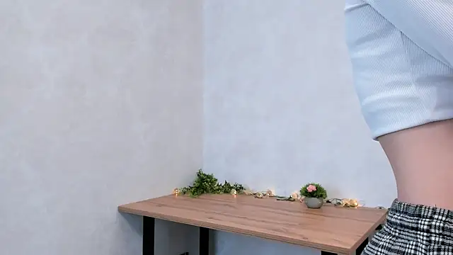 Snapshot of FloraEves chatting on 1, 3, 2025 FloraEves online show from 1, 3, 2025