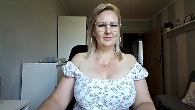 Snapshot of DianaLive chatting on 23, 5, 2026 DianaLive online show from 23, 5, 2026
