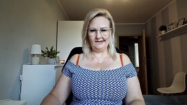 Snapshot of DianaLive chatting on 8, 7, 2026 DianaLive online show from 8, 7, 2026