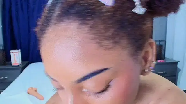 Effie cooper online show from 20, 3, 2025