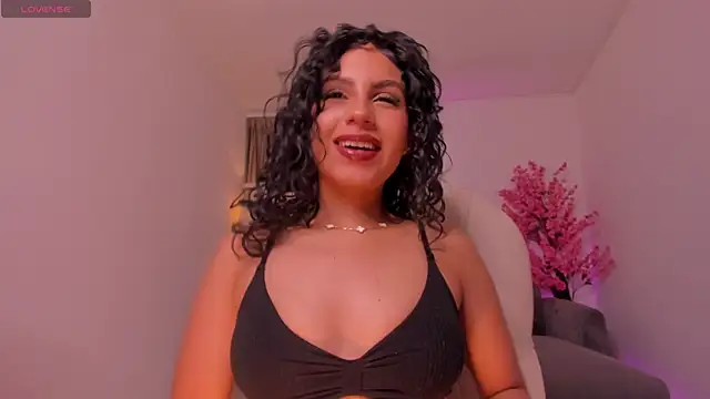 hannah thomson  online show from 25, 11, 2025