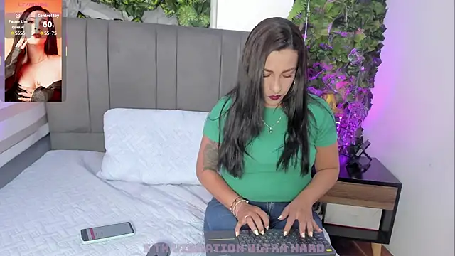 Snapshot of Bella_williamss_ chatting on 7, 10, 2025 Bella williamss online show from 7, 10, 2025