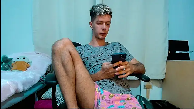 Snapshot of blondetwink chatting on 24, 2, 2025 blondetwink online show from 24, 2, 2025