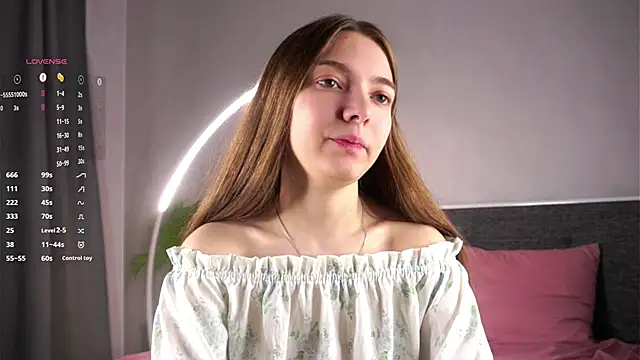 Snapshot of LoraDunnuck chatting on 8, 10, 2025 LoraDunnuck online show from 8, 10, 2025
