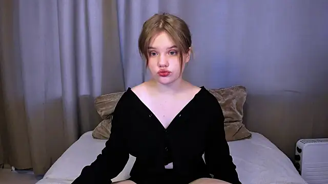 LaseyMoon online show from 1, 3, 2025