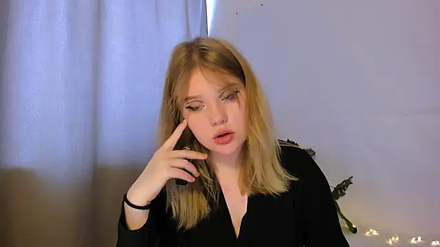 LaseyMoon online show from 9, 3, 2025