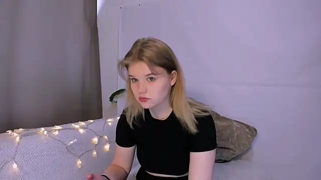 LaseyMoon online show from 12, 3, 2025