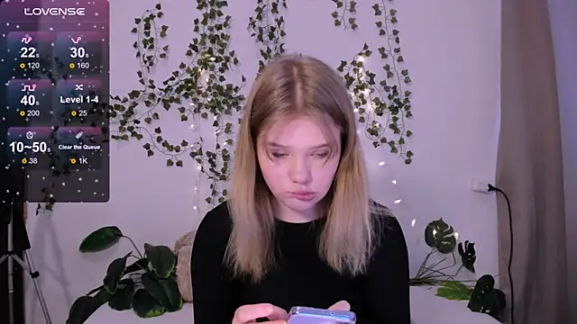 LaseyMoon online show from 19, 3, 2025