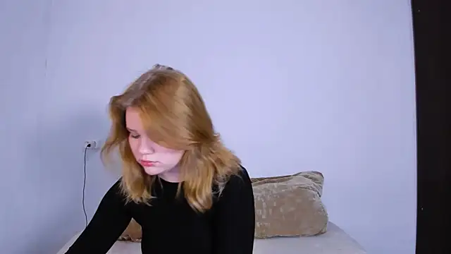 LaseyMoon online show from 18, 10, 2025