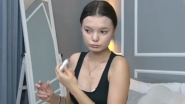 AsterQuinn online show from 3, 10, 2025