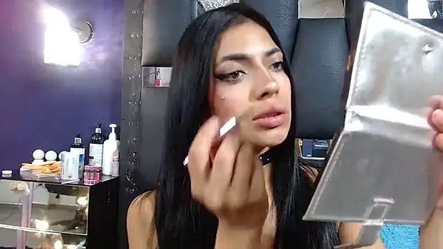 EMYCLARK01 online show from 19, 12, 2025