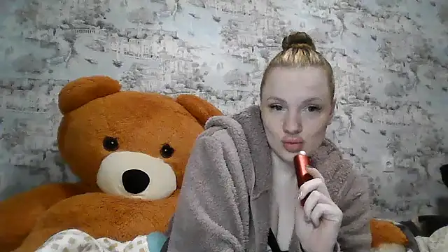 Eveline May online show from 3, 10, 2025