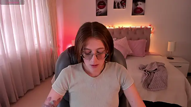 Emily Warren  online show from 16, 10, 2025