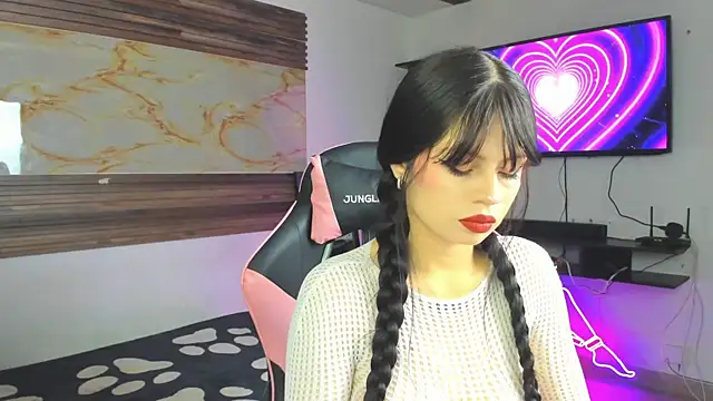 Snapshot of Cloe_roouse chatting on 28, 10, 2025 Cloe roouse online show from 28, 10, 2025