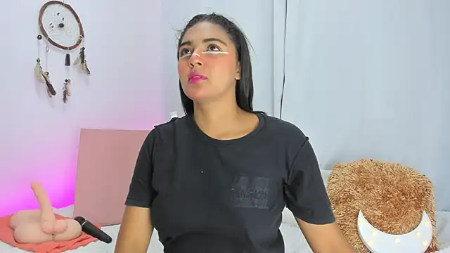 Melodymoore  online show from 14, 4, 2026