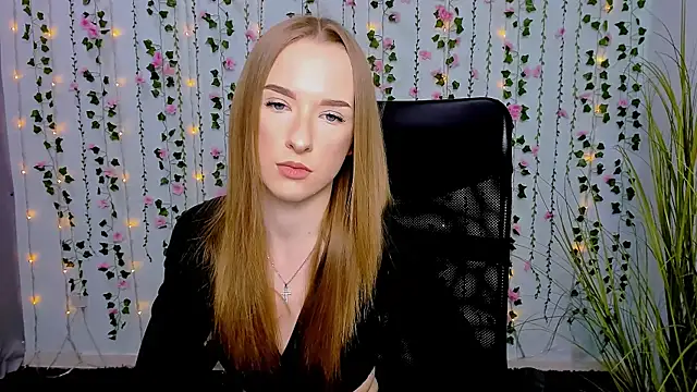 Snapshot of doll_vey chatting on 7, 3, 2025 doll vey online show from 7, 3, 2025