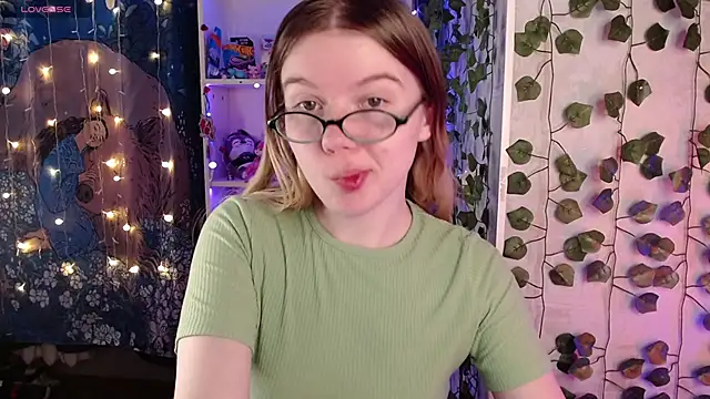 Strawberry juli online show from 19, 3, 2025