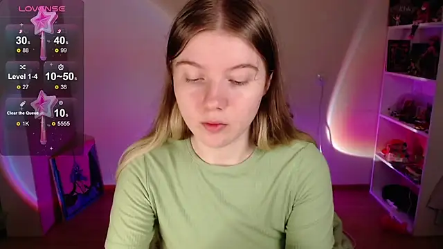 Strawberry juli online show from 26, 9, 2025