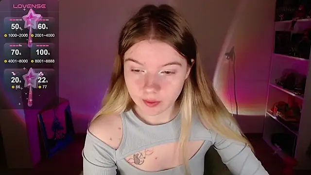 Strawberry juli online show from 29, 9, 2025