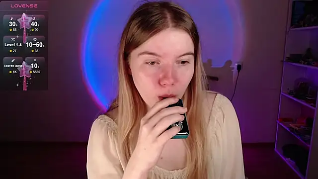 Strawberry juli online show from 4, 5, 2026