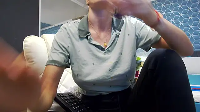 zoeylarkens online show from 6, 11, 2025