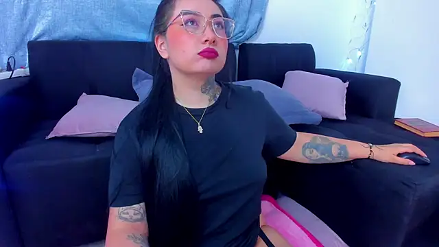 Snapshot of Curvybaddie99 chatting on 6, 11, 2025 Curvybaddie99 online show from 6, 11, 2025