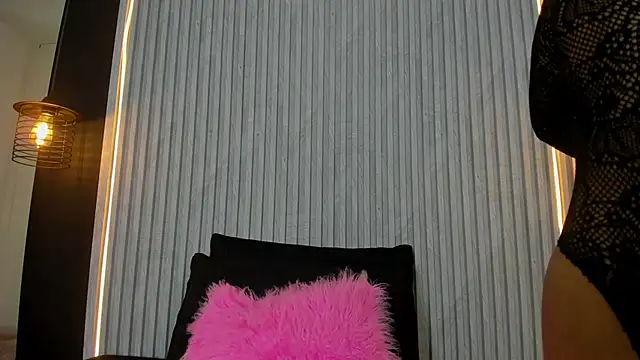 alahia betancurx online show from 13, 1, 2026